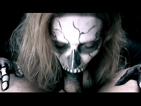 ❤️ Demon ti fi souse kòk chante ak bouch nwa li ak vale kom. Bèl pònografi nan pònografi ht.hentaisea-com.ru